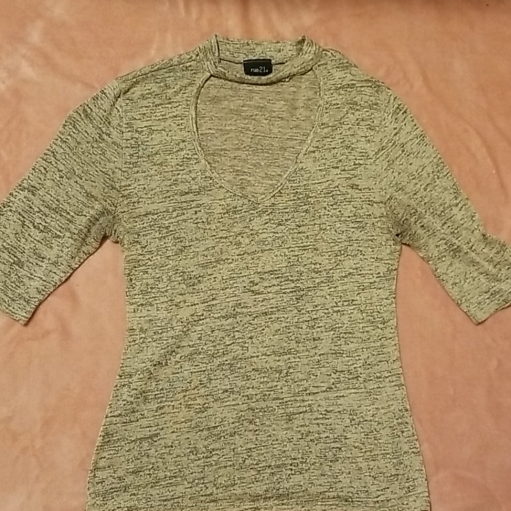 Quarter sleeve top